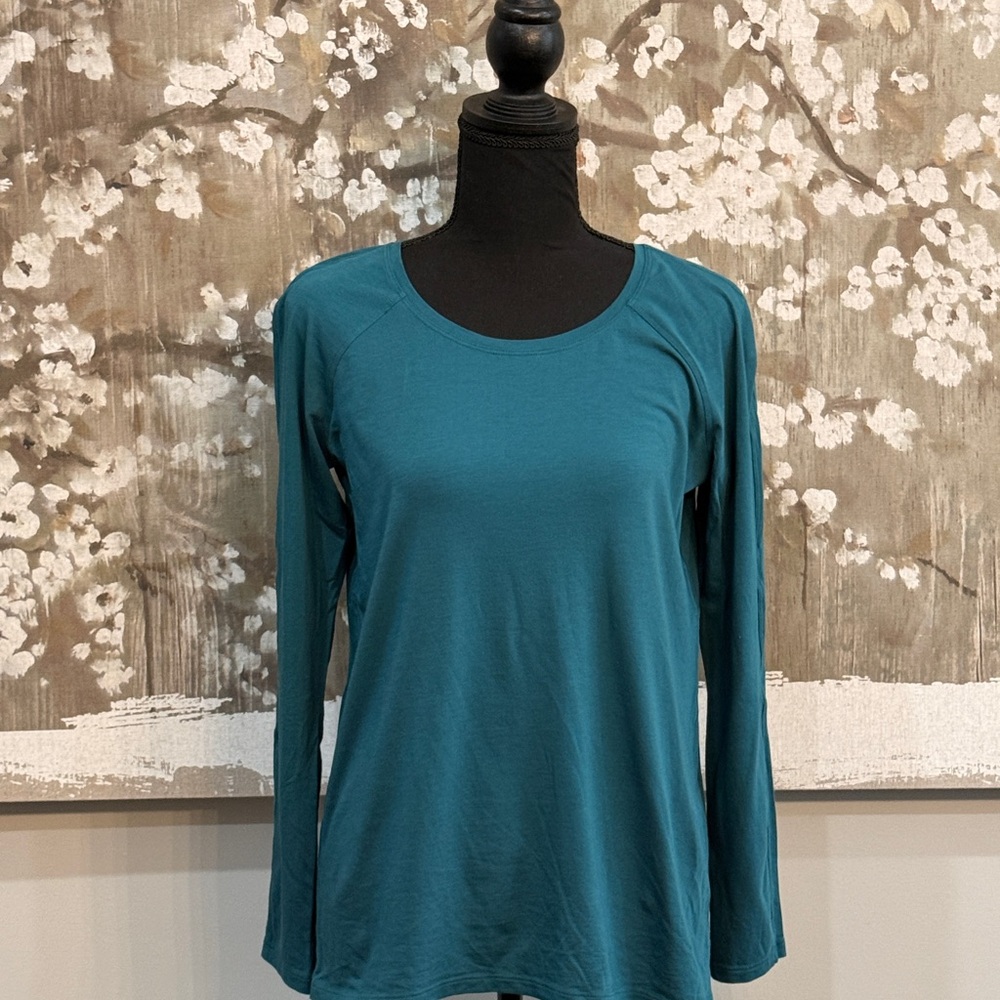 Lululemon Athletica Teal Long Sleeve Top